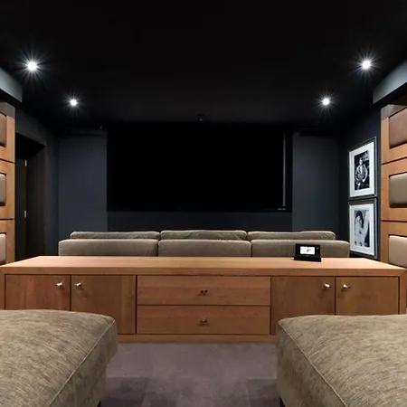 Luxury 1850 In Out Апартаменты